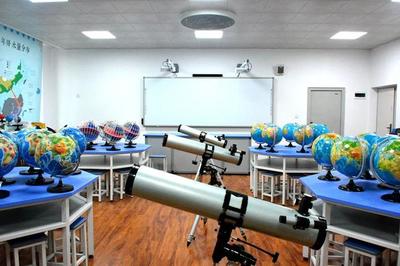 科技感十足！一起揭開廣元中學(xué)實(shí)驗(yàn)室的神秘面紗